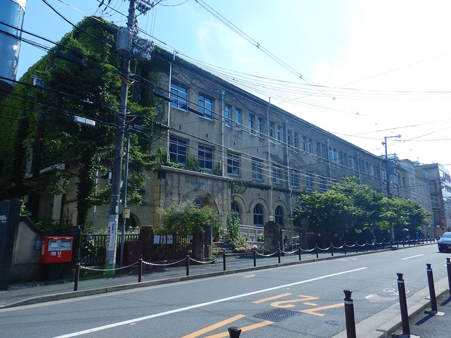 京都市立下京中学校成徳学舎（元成徳中学校）の西側入り口